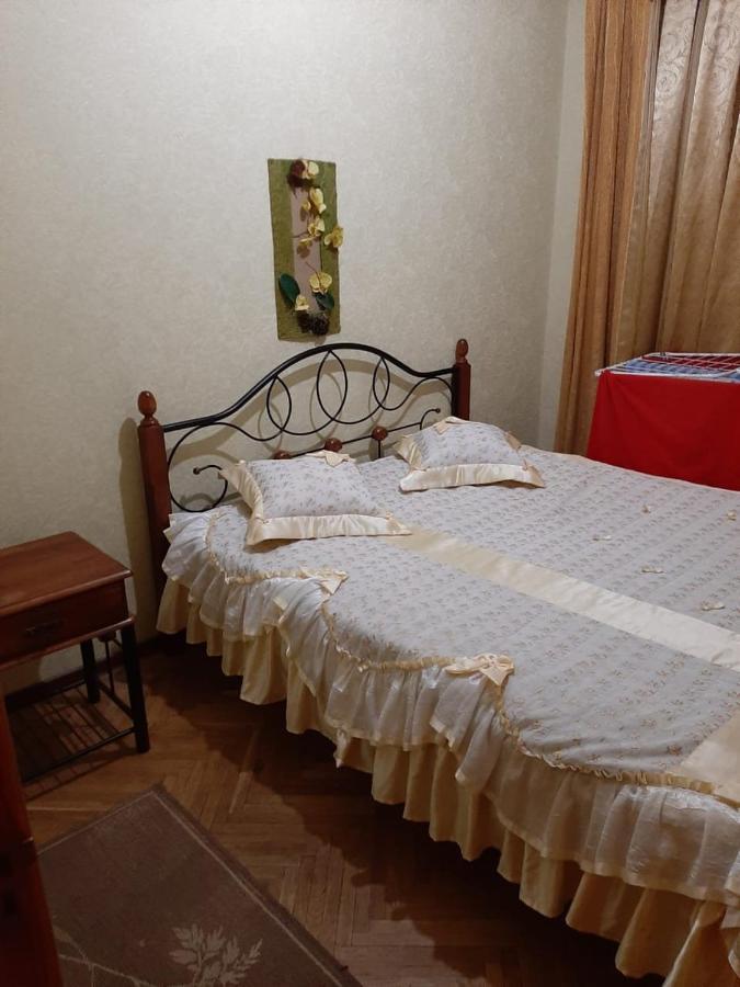 Двухкомнатная Вид На Дворец Украина Kiev Exterior foto